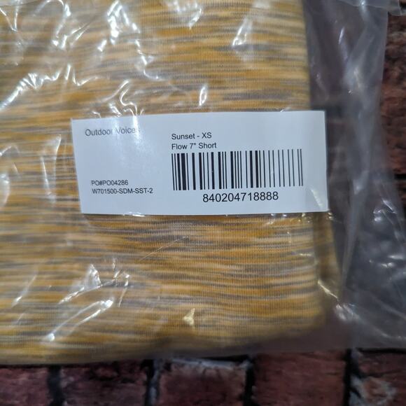 NWT Outdoor Voices Flow 7” Biker Short In Sunset Size XS - Picture 5 of 5